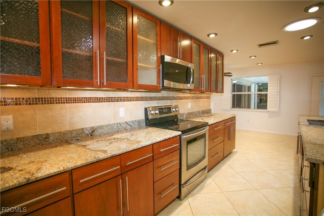 Photo - 1525 Covington Cir E