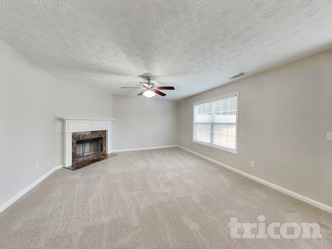 Photo - 35 Trelawney Ln