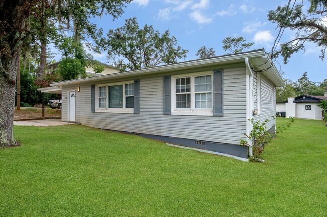 Building Photo - 242 S Lipona Rd