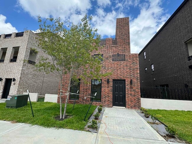 Building Photo - 210 Veracruz Dr Unit 110