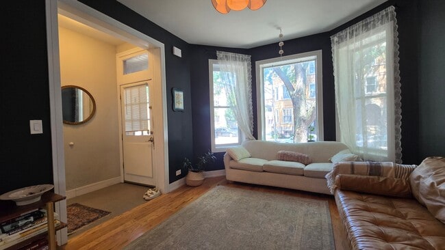 Photo - 2047 W Walton St Unit 1F