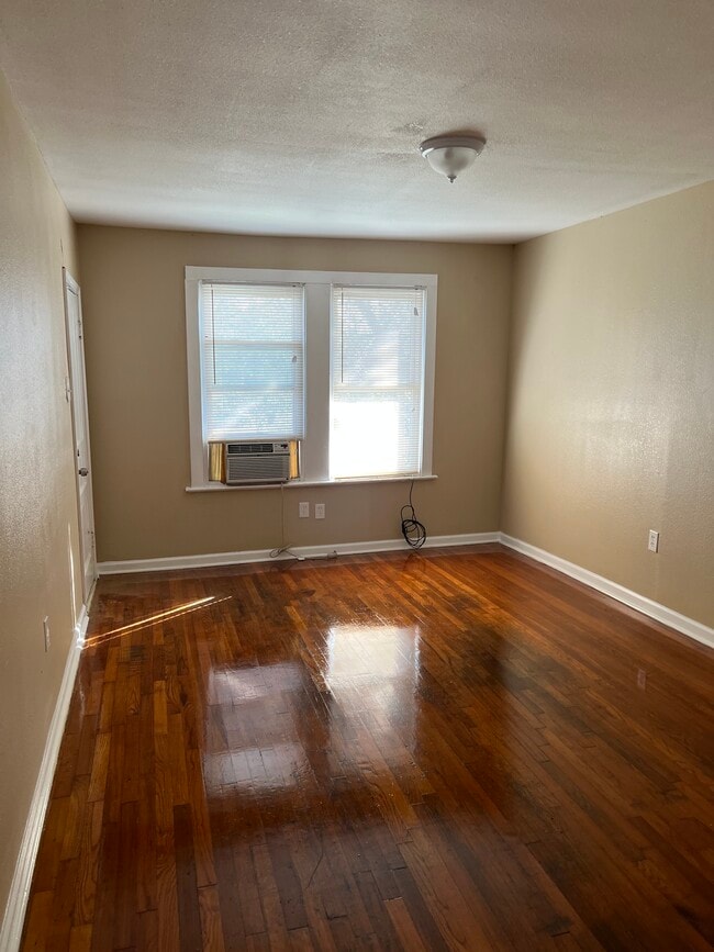 BEDROOM #1 - 3076 Nicholson Dr Unit C