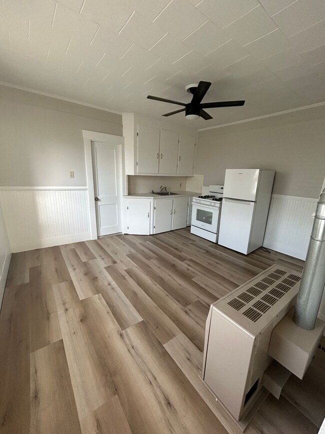 Building Photo - Main Street (415) - S Unit 5