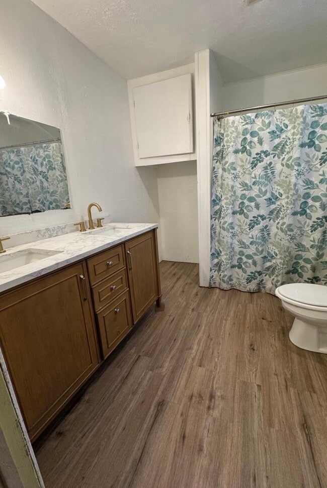 Photo - 403 E Elk St