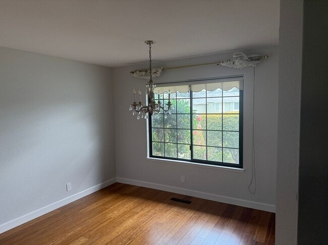 Photo - 515 La Baree Dr