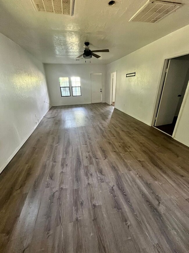 Photo - 908 SW G Ave