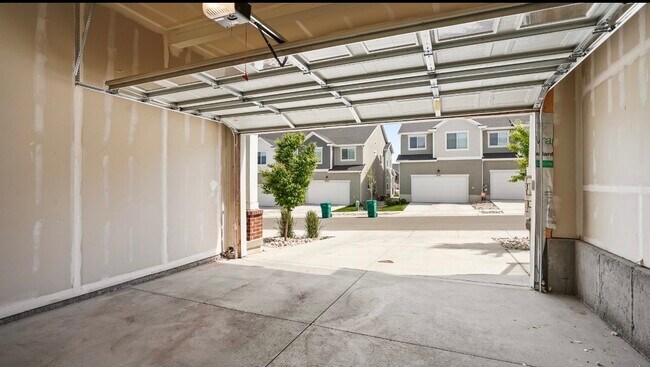 Photo - 3988 W 1650 N