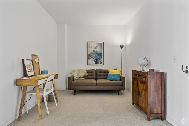 1BR, 1BA - 785SF - Office