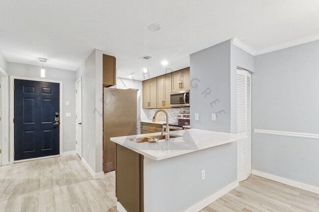 Building Photo - 50 Pebble Beach Cv Unit L114 Rental