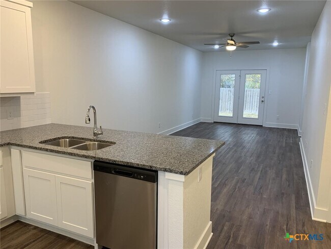 Photo - 1854 Royal Loop