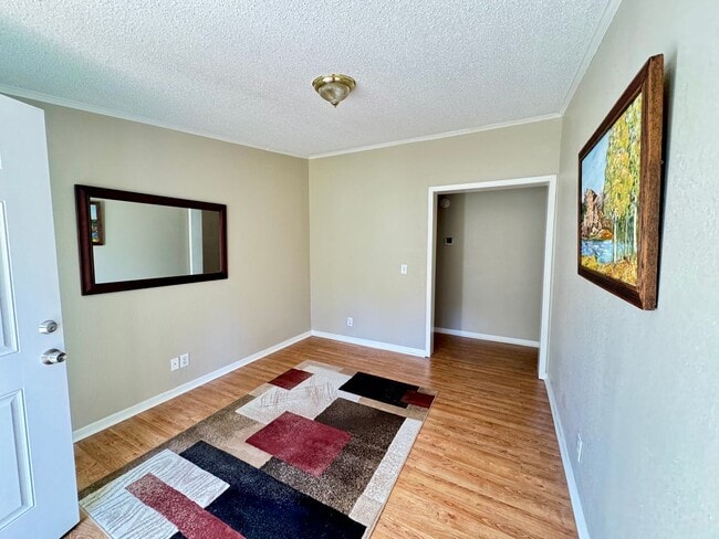 Photo - FULLY FURNISHED, ALL INCLUSIVE, LAKE ACCESS BEAUTY FOR RENT