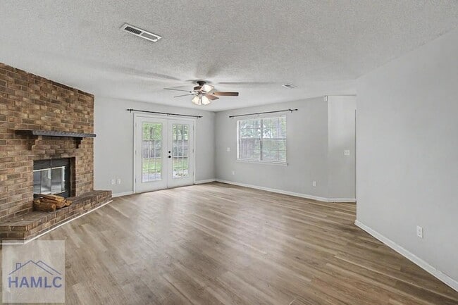 Photo - 21 Pinewood Ln
