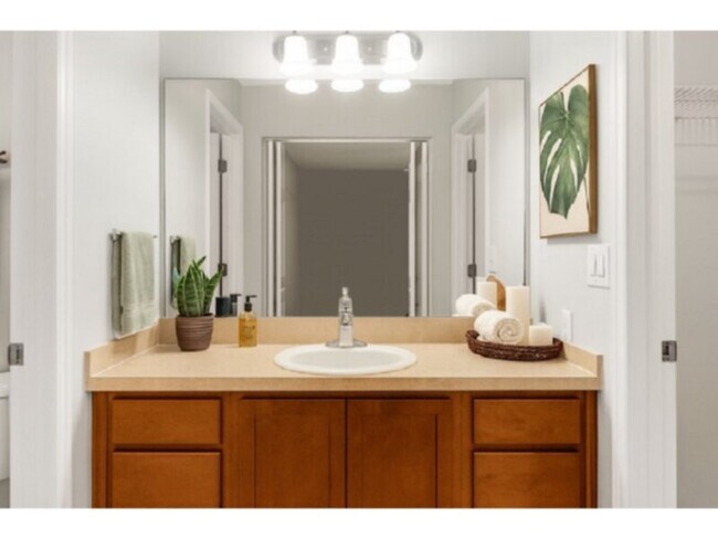 Photo - 5543 Executive Dr