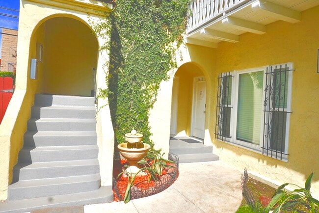 Building Photo - 1416 S Crest Dr Unit 1416 Rental