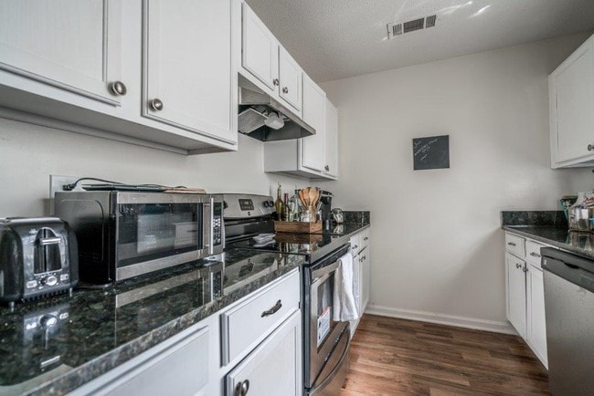 Photo - Creekside Apartments