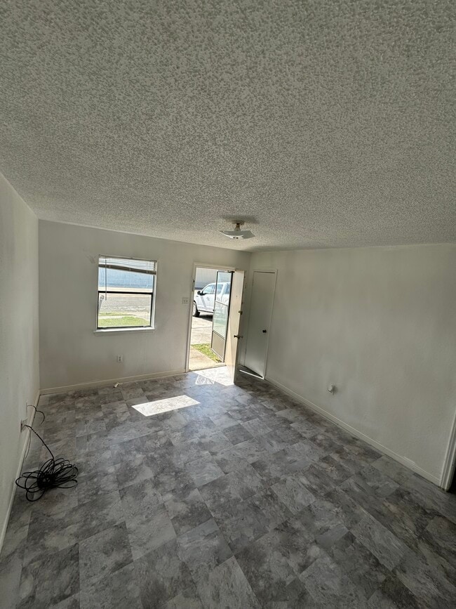 Photo - 807 N 3rd St