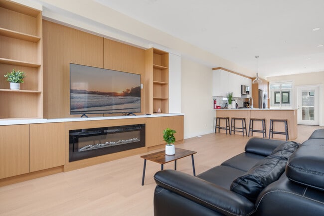 Photo - 6983 204 Street-SI ID1382486P Unité SI ID1382486P