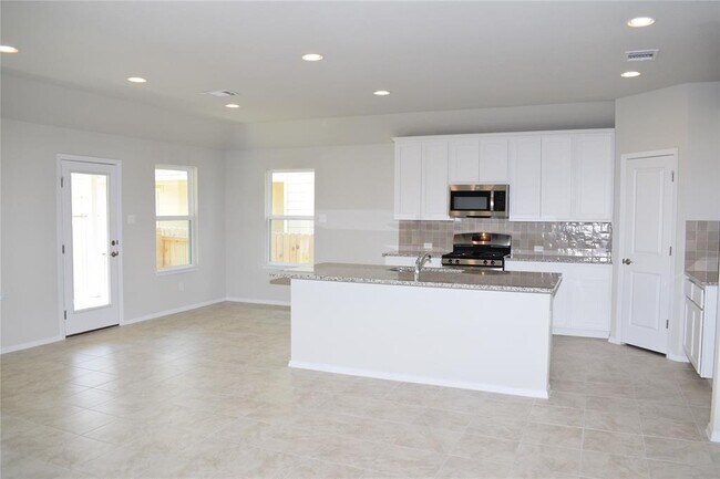 Photo - 208 Shugart St