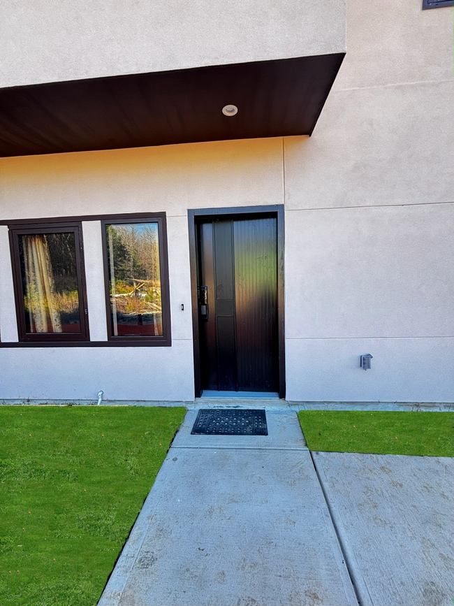 Photo - 751 Spire Bnd