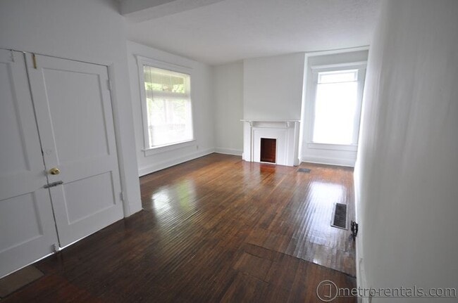 Building Photo - 399 E Oakland Ave Unit 399