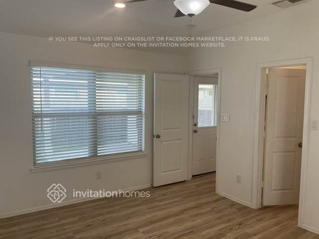 Photo - 502 Pecan Landing Ln