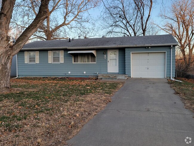 Building Photo - Newly renovated spacious 3 bedroom house