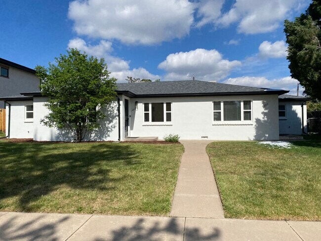 Duplex - Unit is on the right - 2212 Perry St Unit 2212