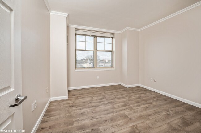 bedroom - 300 Mamaroneck Ave Unit 825