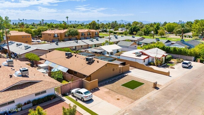 Photo - 4819 E Cambridge Ave Unit 1