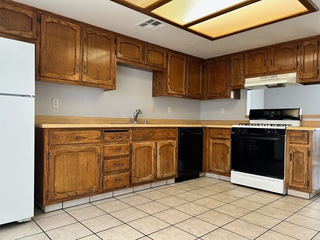 Photo - 933 W Atkins Ave Unit B