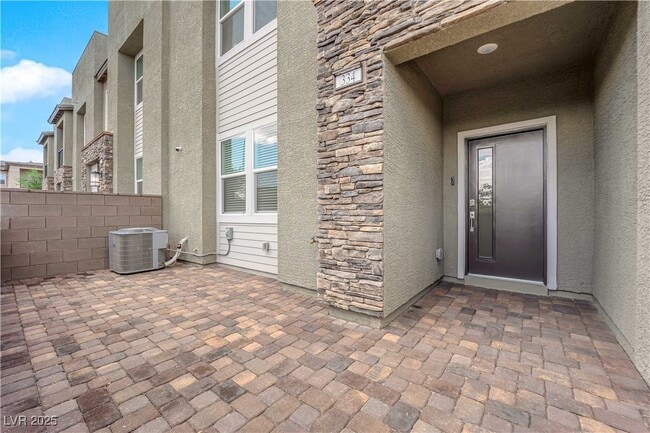 Photo - 334 Laurel Peak Dr