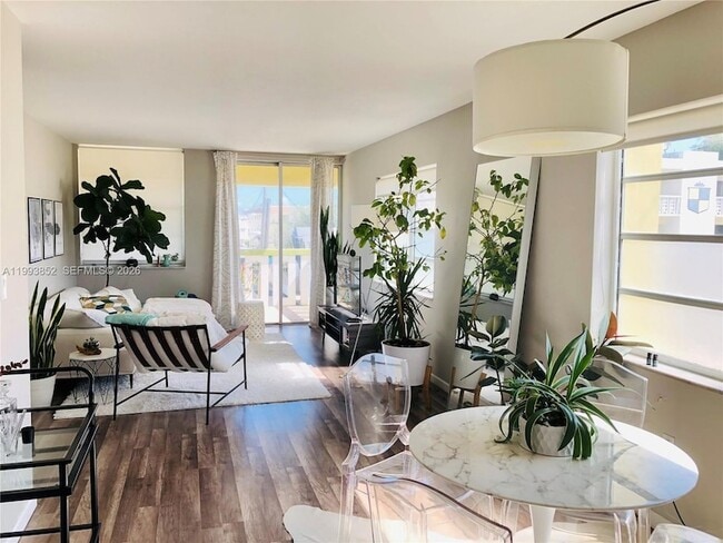 Building Photo - 851 Meridian Ave Unit 31