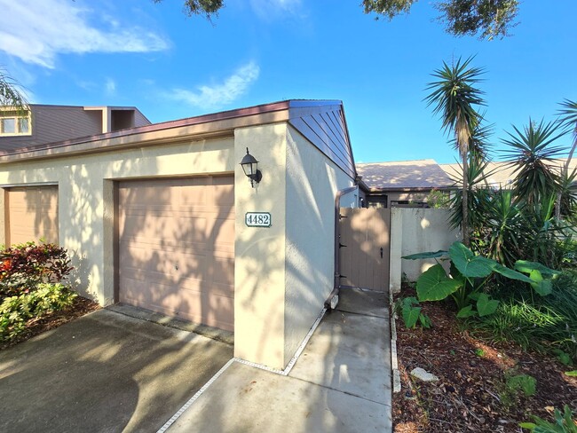 Building Photo - Cozy 2 bed/ 2 bath Villa in Beekman Lakes ... Unit 2 Rental
