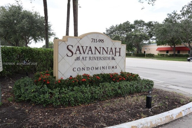 Building Photo - 977 Riverside Dr Unit 221