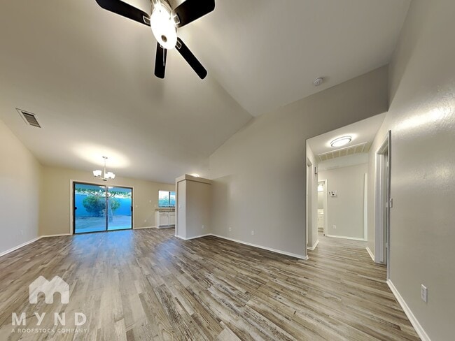 10740 W Mountain View Dr