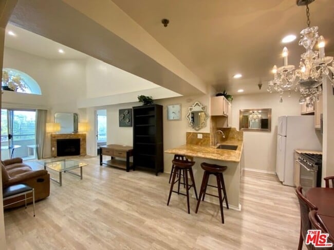 Photo - 10960 Ashton Ave Unidad 403 Rental