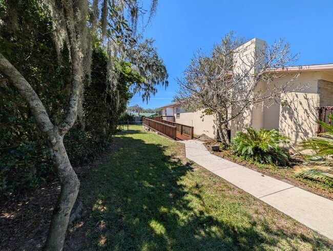 2834 Woodland Dr