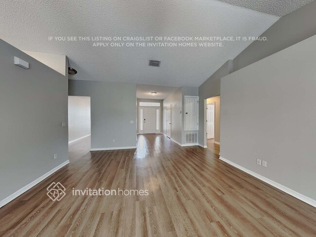 Photo - 1085 Kingfisher Way