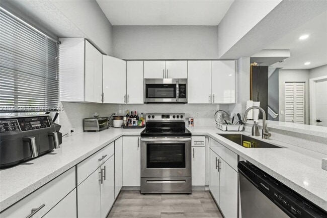 Building Photo - 380 NW 20th St