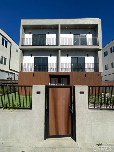 Building Photo - 613 W 41st Pl