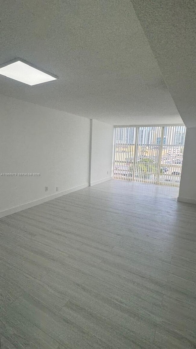 Photo - 200 172nd St Unit 406