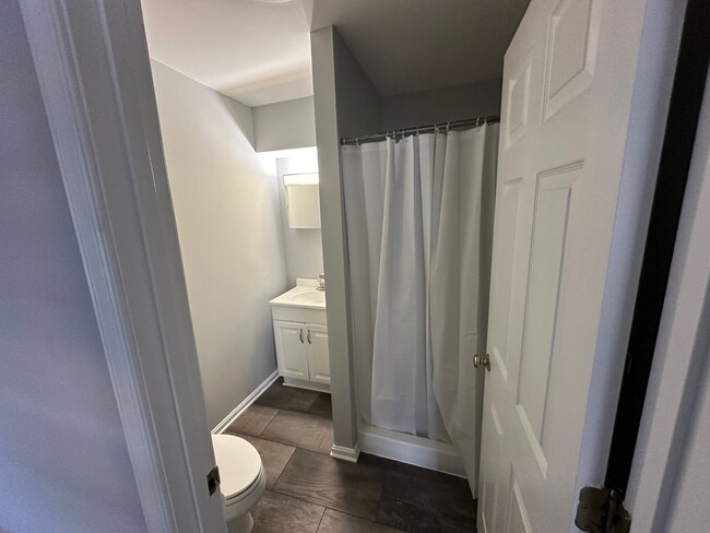 Bathroom V1 - 426 W Main St Unit B