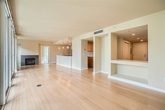 Photo - Stunning 2 Bed 2 Bath Seattle Unit @ the Highly Desirable Parc-Belltown Condominiums! Unidad 502