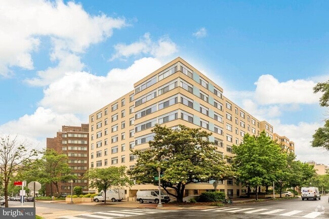 Building Photo - 2401 H St NW Unit 209 Rental