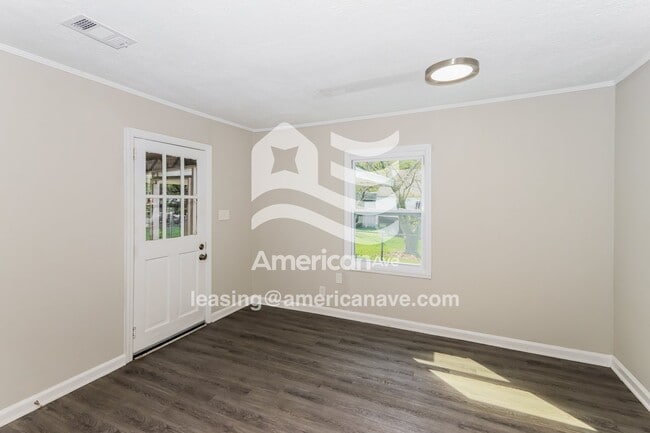 Photo - 1580 Burton Ave