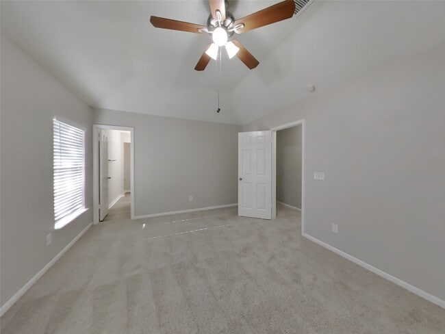 Photo - 18139 Lake Bend Dr