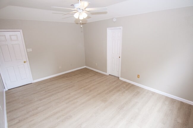 Photo - 2611 Ashington Dr