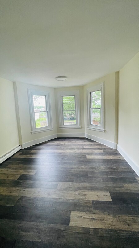 Photo - 825 Maple Ave