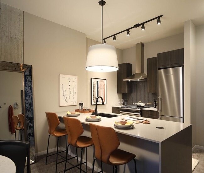 Photo - 944 W Madison St