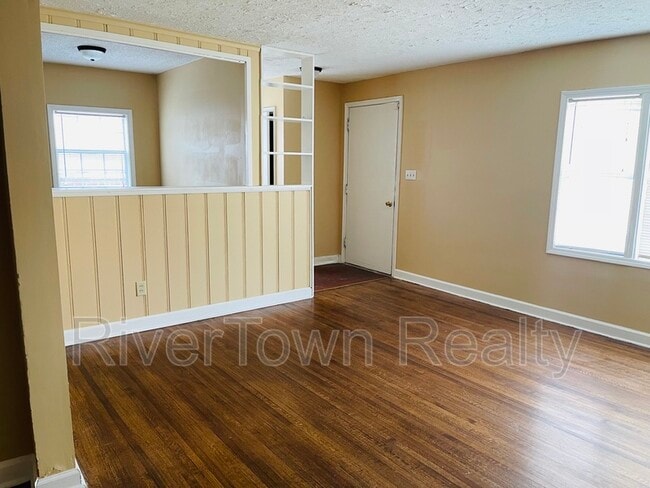 Photo - 106 N Holmes St